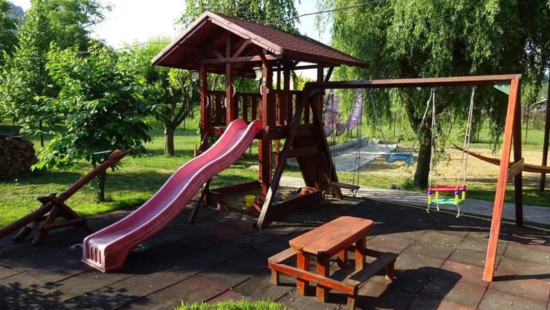 Holiday Vendeghaz Es Szabadidokert Jardanhaza Zewnętrze zdjęcie